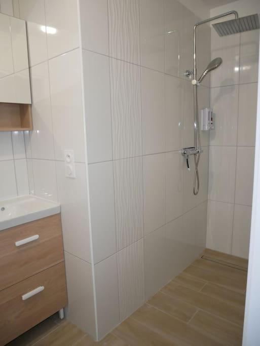 Logement Lumineux Avec Terrasse La Roche-sur-Yon Exterior foto