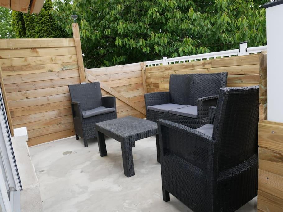 Logement Lumineux Avec Terrasse La Roche-sur-Yon Exterior foto
