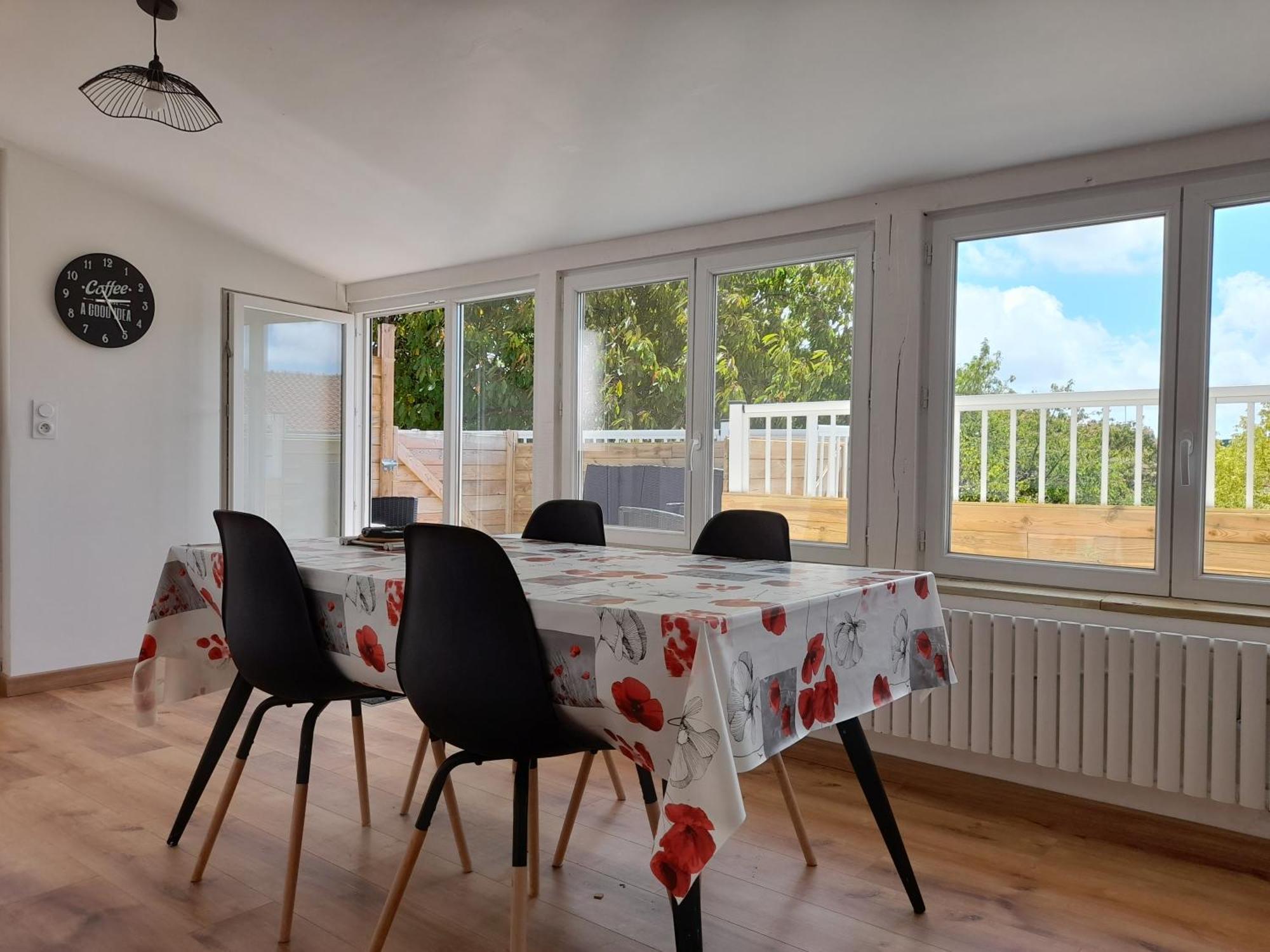 Logement Lumineux Avec Terrasse La Roche-sur-Yon Exterior foto